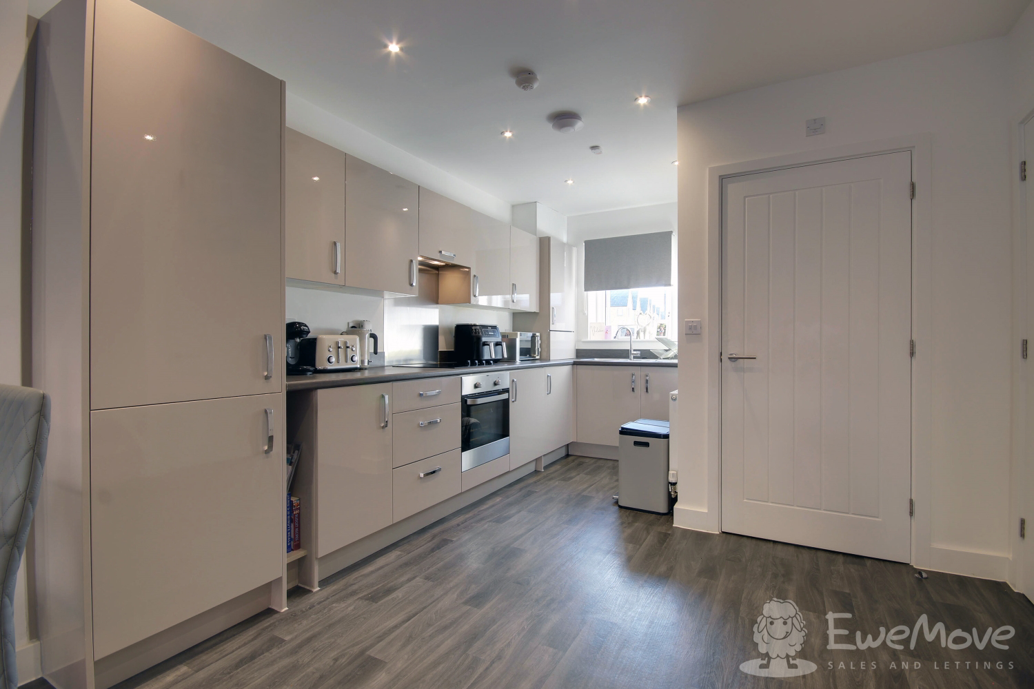 Cherry Hinton Close, Ebbsfleet Valley, Kent, DA10, photo 4