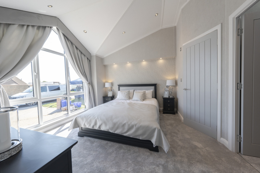 Kensington master bed