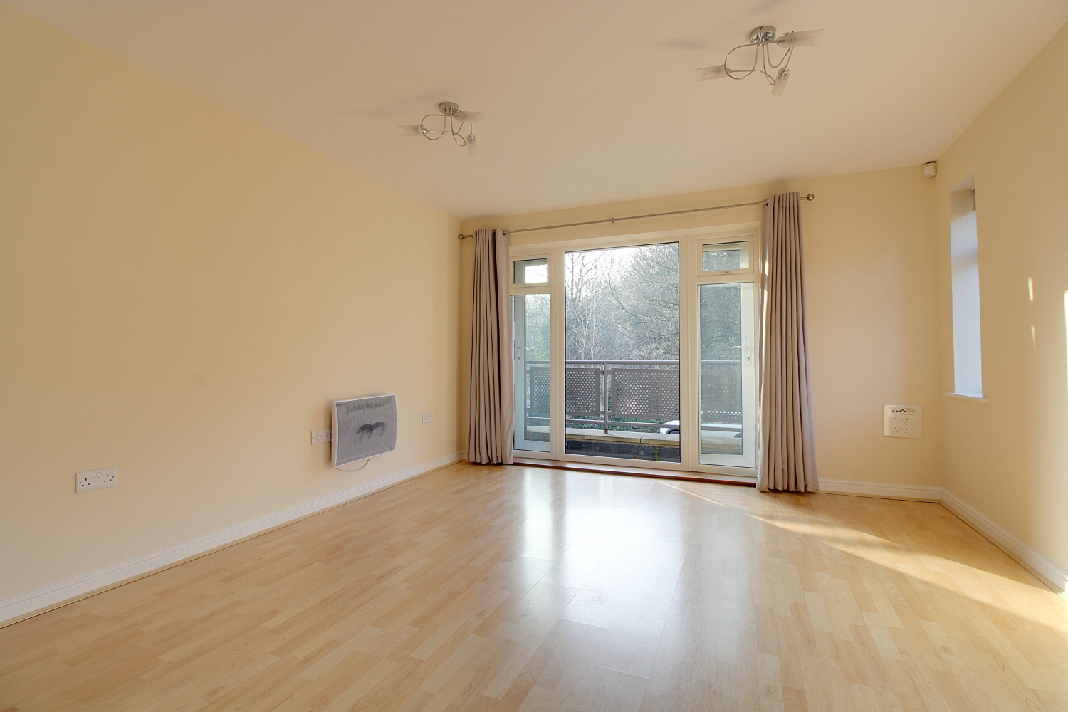 Simmonds Court, Spring Gardens Road, High Wycombe, Buckinghamshire, HP13, photo 2