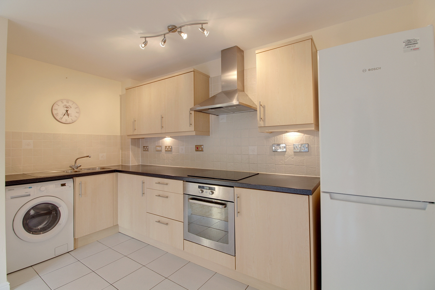 Simmonds Court, Spring Gardens Road, High Wycombe, Buckinghamshire, HP13, photo 4