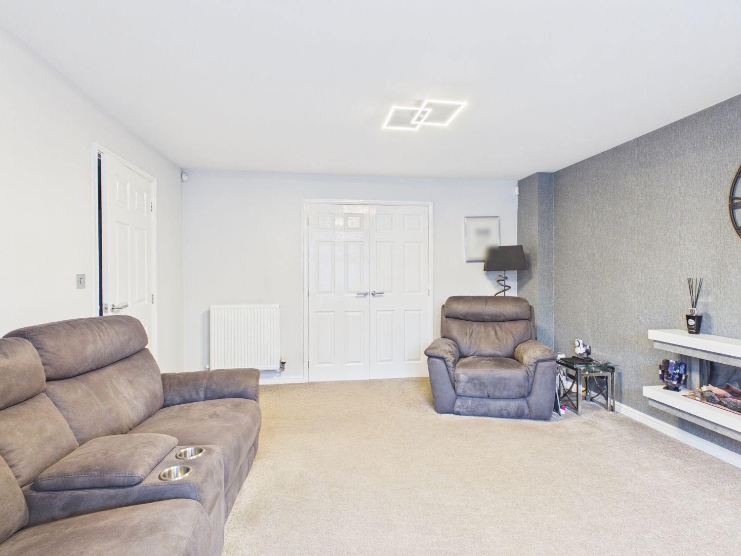 Beeches End, Hyde, SK14 4GT, photo 4