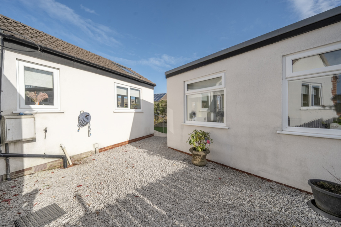 Westfield Close, Yeadon, Leeds, LS19 7NN, photo 18