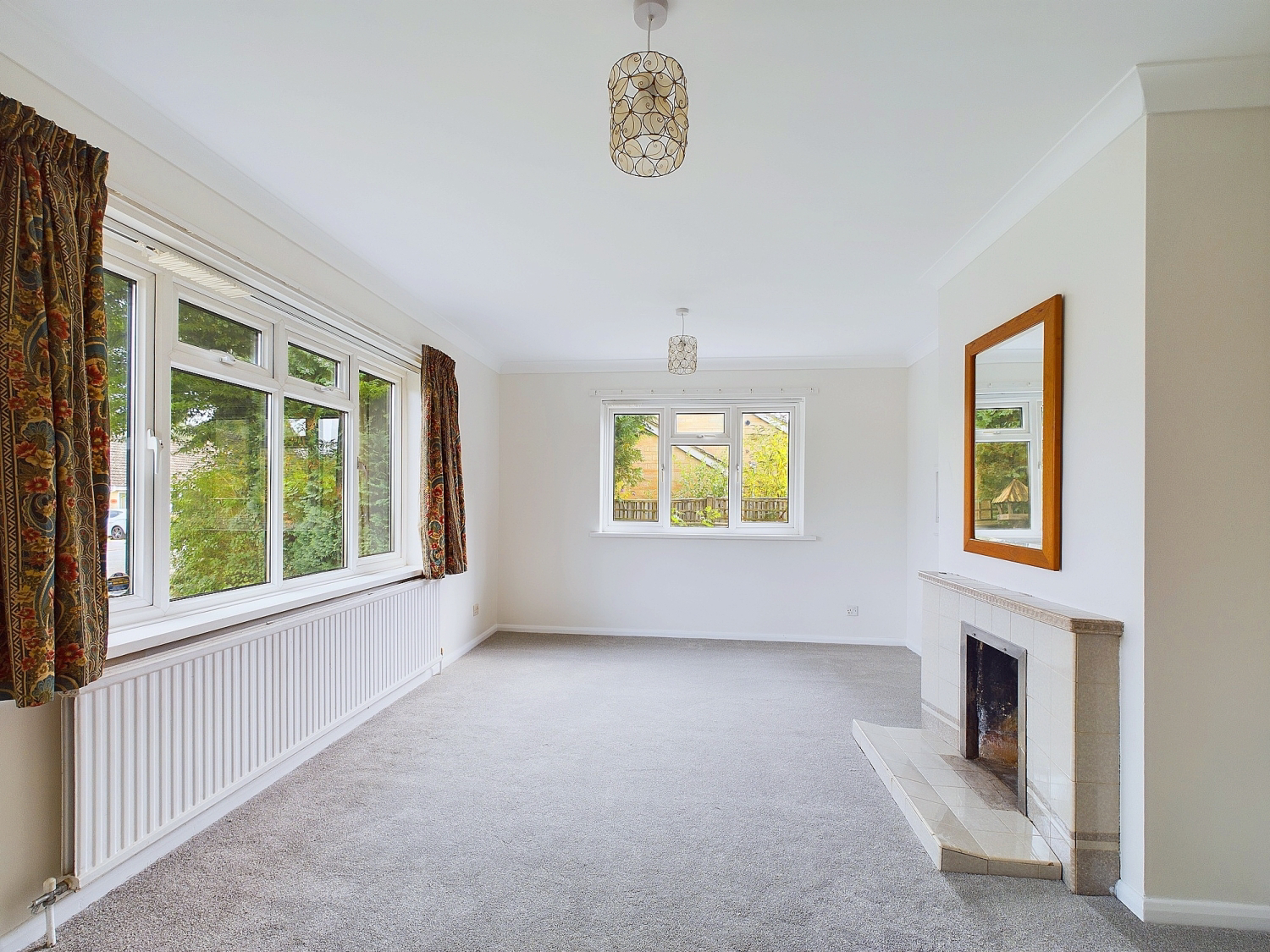 19 WILLOW GROVE, SOUTH CERNEY, CIRENCESTER, photo 2