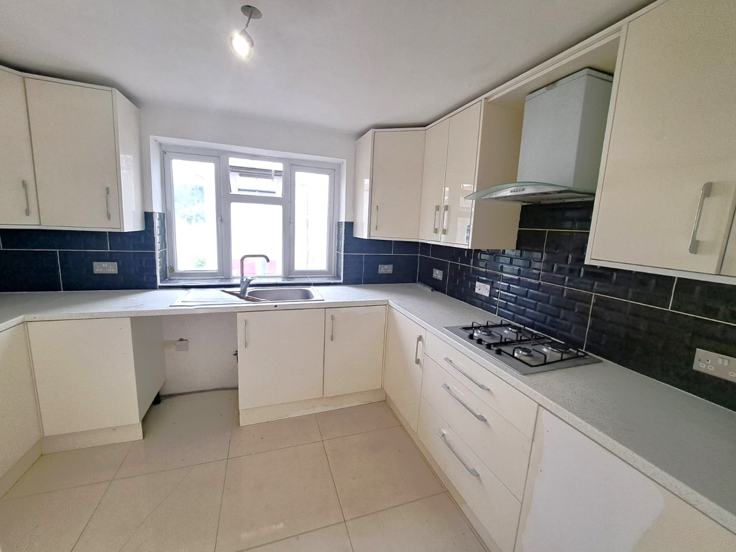 Woodcroft Crescent, Uxbridge, UB10 9JD, photo 2