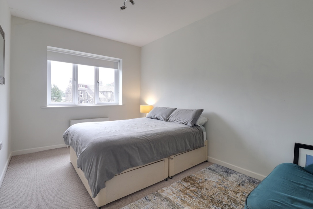 Sunnybank Crescent, Yeadon, Leeds, LS19 7TE, photo 17