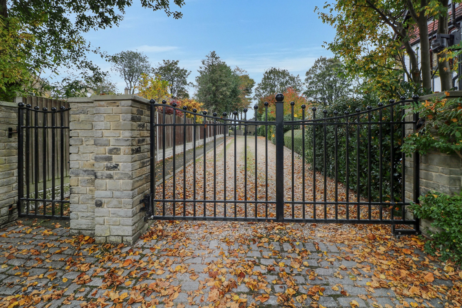 Coverdale, Brearley Gardens, Liversedge, West Yorkshire, WF15, photo 2