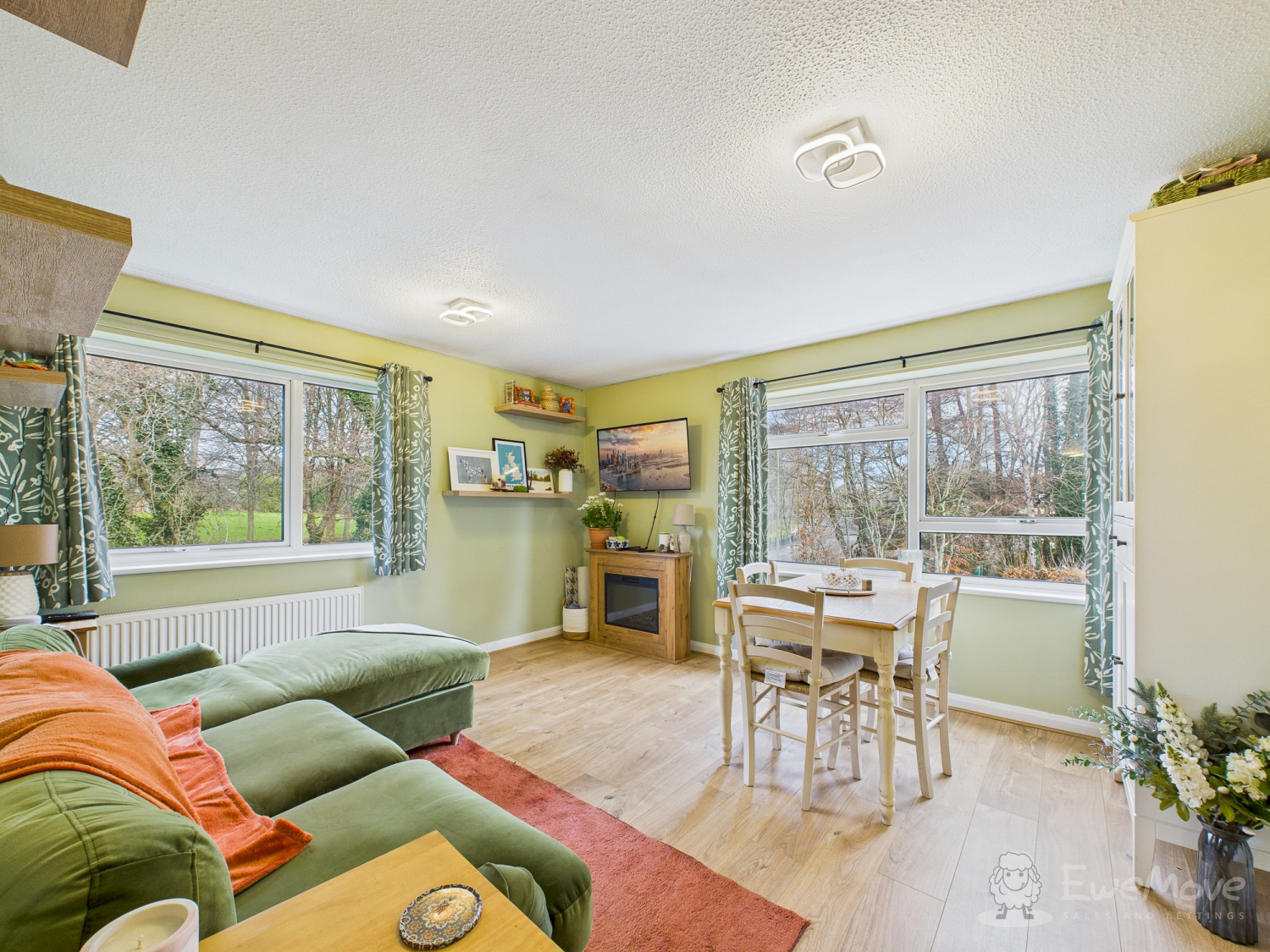 Hollybrook Court Chalet Hill