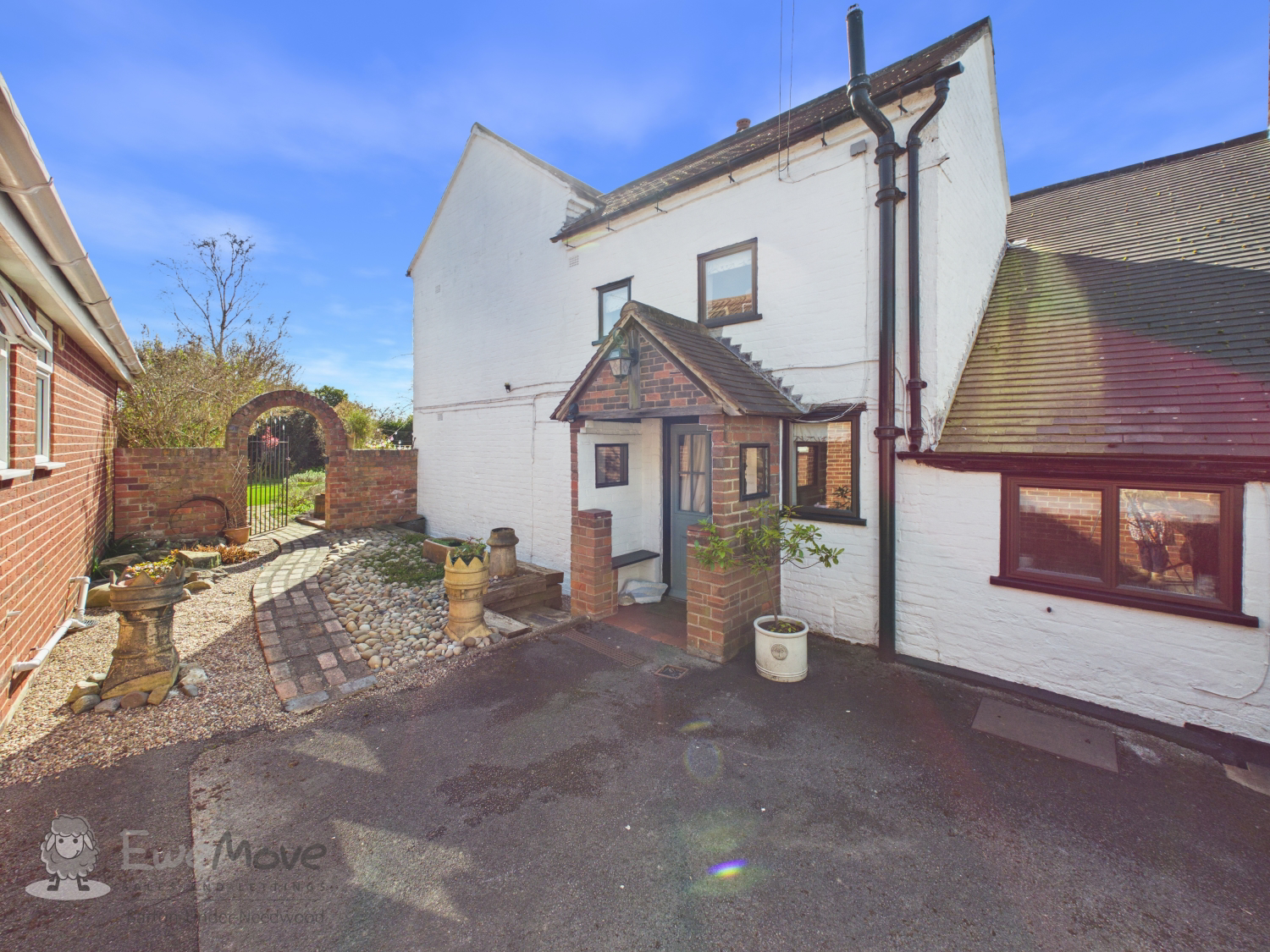 Hall Green, Church Road, Stretton, Burton-on-Trent, Staffordshire, DE13, photo 2