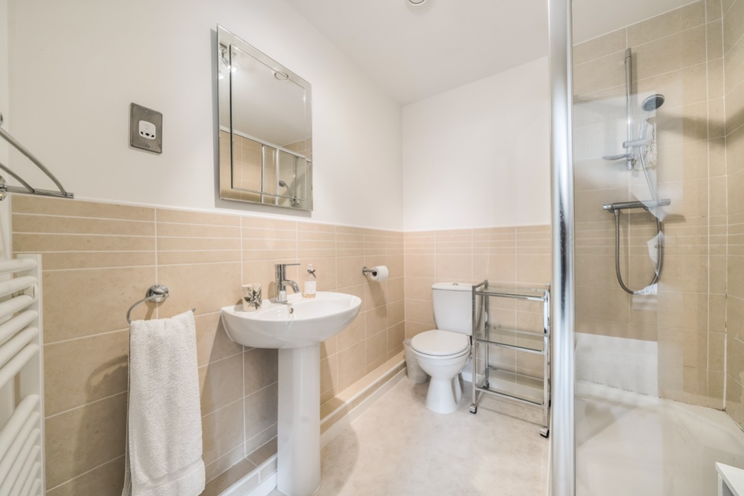 Ensuite to bedroom 2