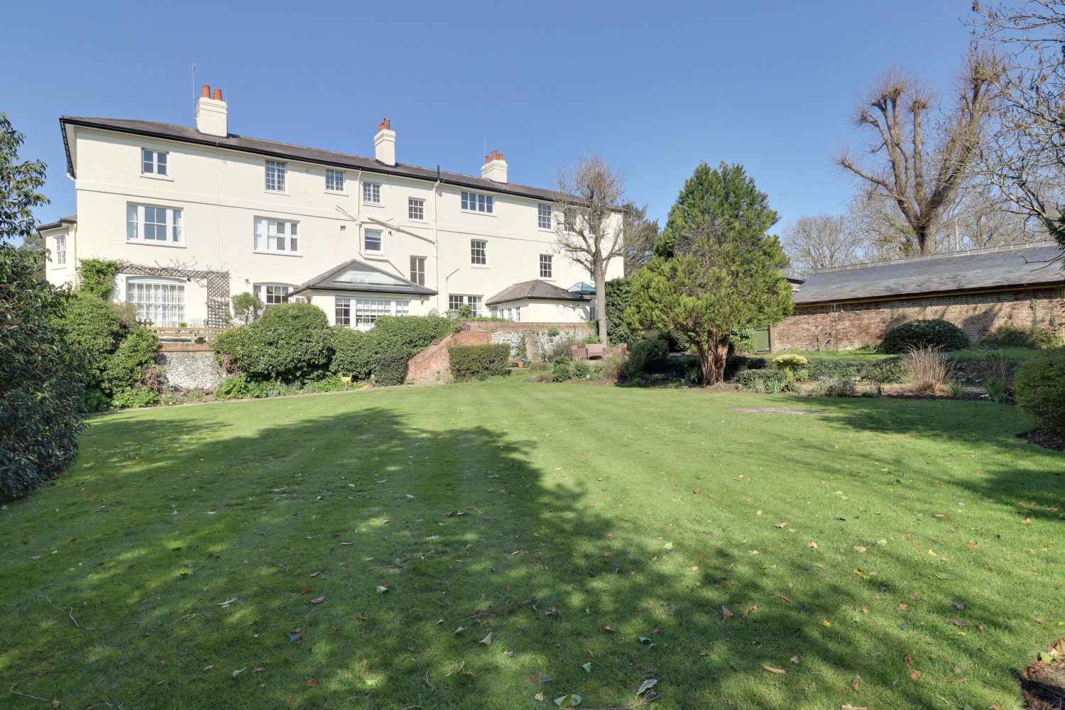 3-bedroom period apartment in Baston Manor Keston with private garden