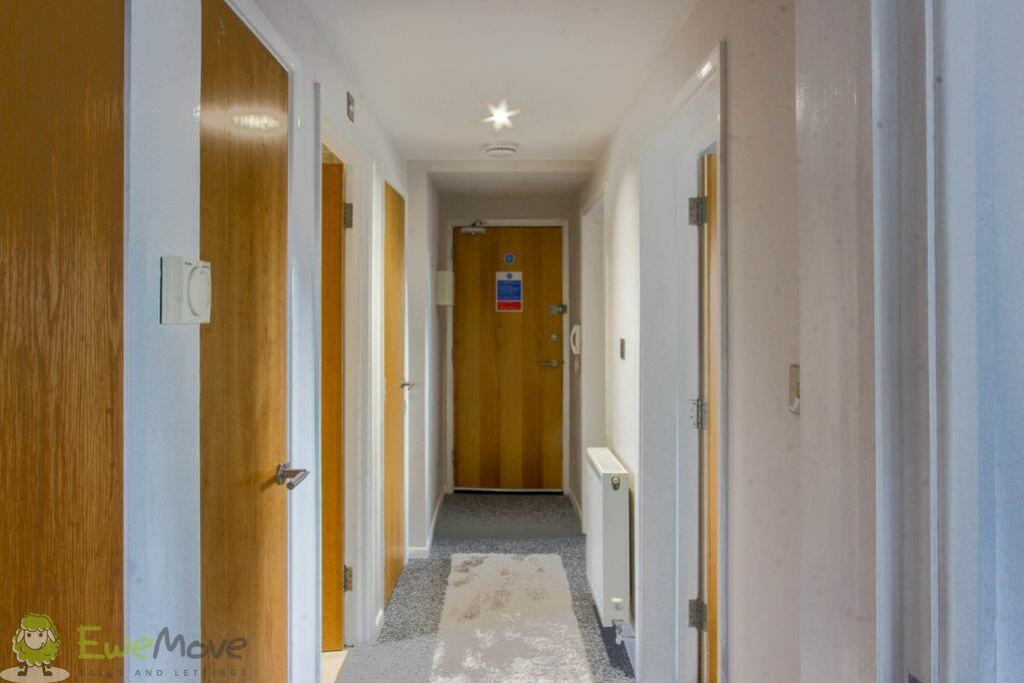 Flat 6 The Hawthorns, 26 Church Road, St. Marks, Cheltenham, photo 6