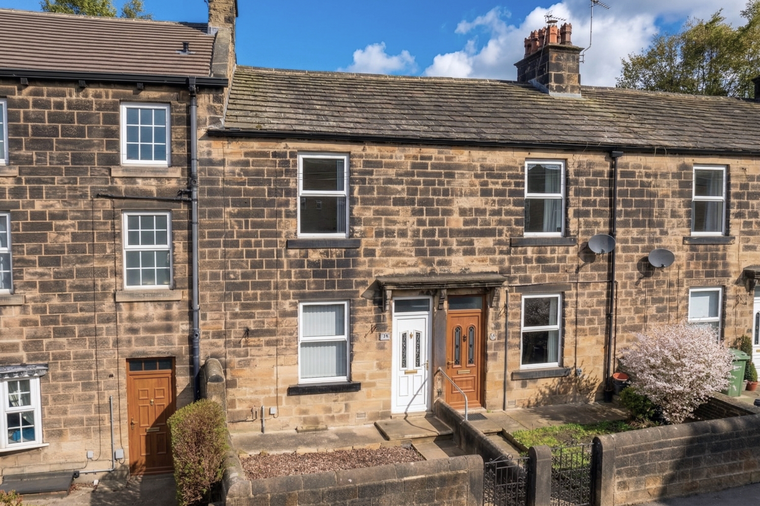 94 Henshaw Lane Yeadon, Leeds, photo 2