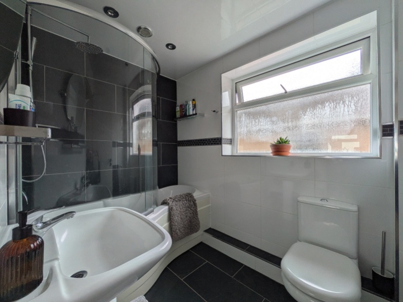 Westfield Lane, Wyke, Bradford, West Yorkshire, BD12, photo 4