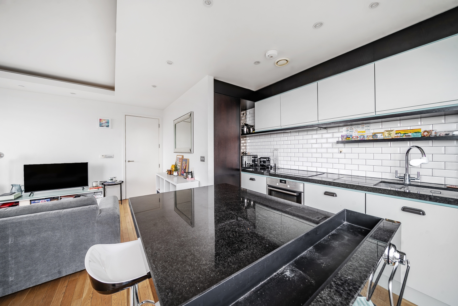 Park Vista Tower, 5 Cobblestone Square, London, E1W, photo 9