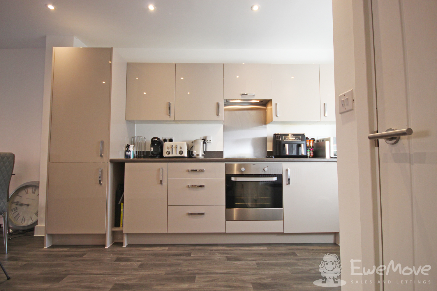 Cherry Hinton Close, Ebbsfleet Valley, Kent, DA10, photo 12