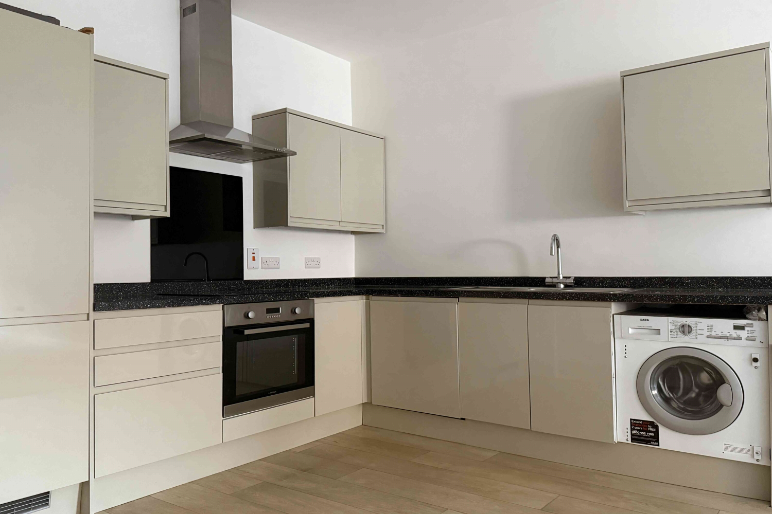 1 Kings Head Alley, Leatherhead, Surrey, KT22, photo 4