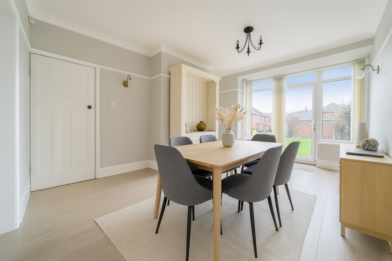 Dining Room - Furnished with AI