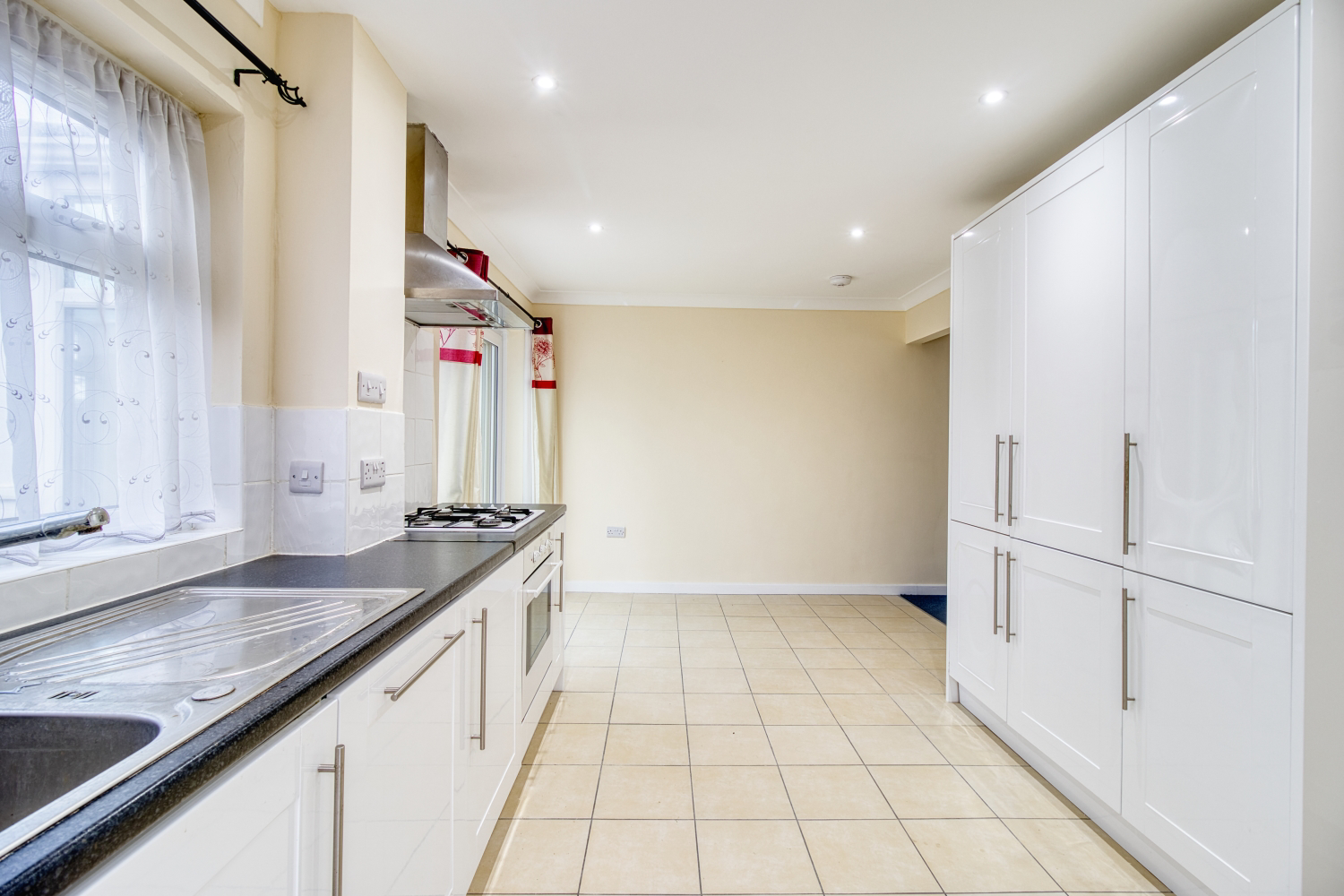 Shapwick Close, Nythe, Swindon SN3, photo 3
