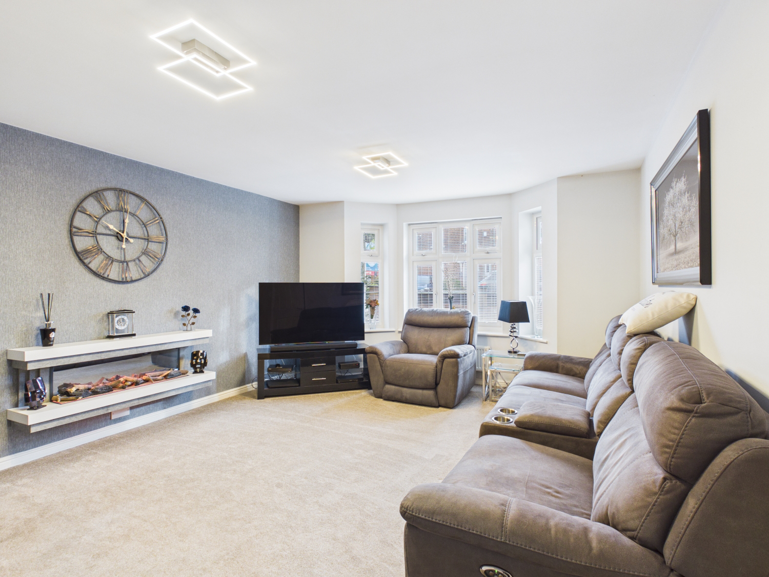 Beeches End, Hyde, SK14 4GT, photo 3
