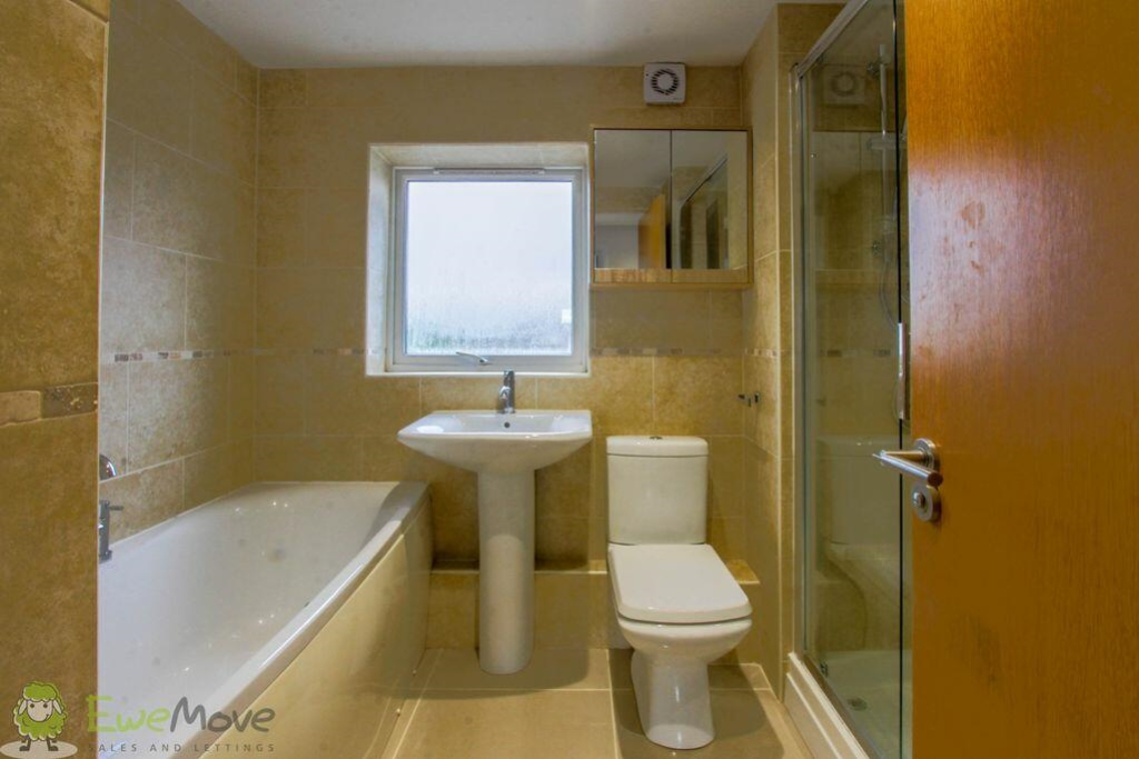 Flat 6 The Hawthorns, 26 Church Road, St. Marks, Cheltenham, photo 8