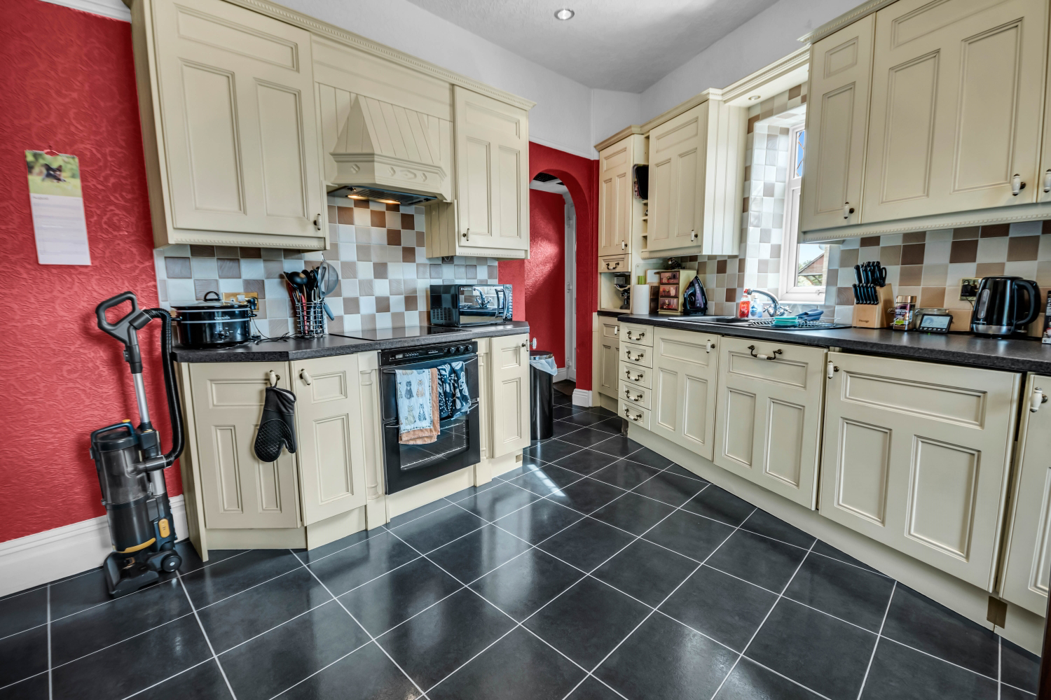 214 Halifax Road, Huddersfield, photo 3