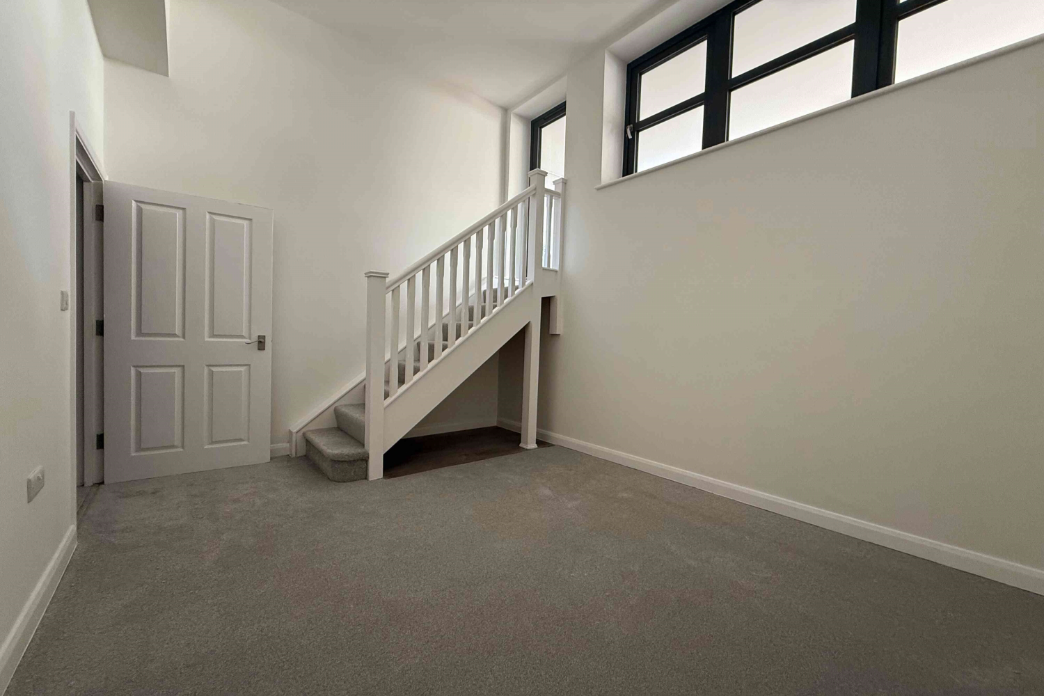 1 Kings Head Alley, Leatherhead, Surrey, KT22, photo 5
