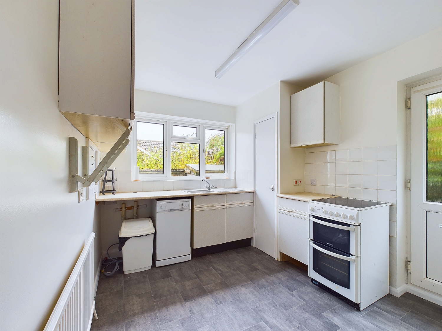19 WILLOW GROVE, SOUTH CERNEY, CIRENCESTER, photo 8