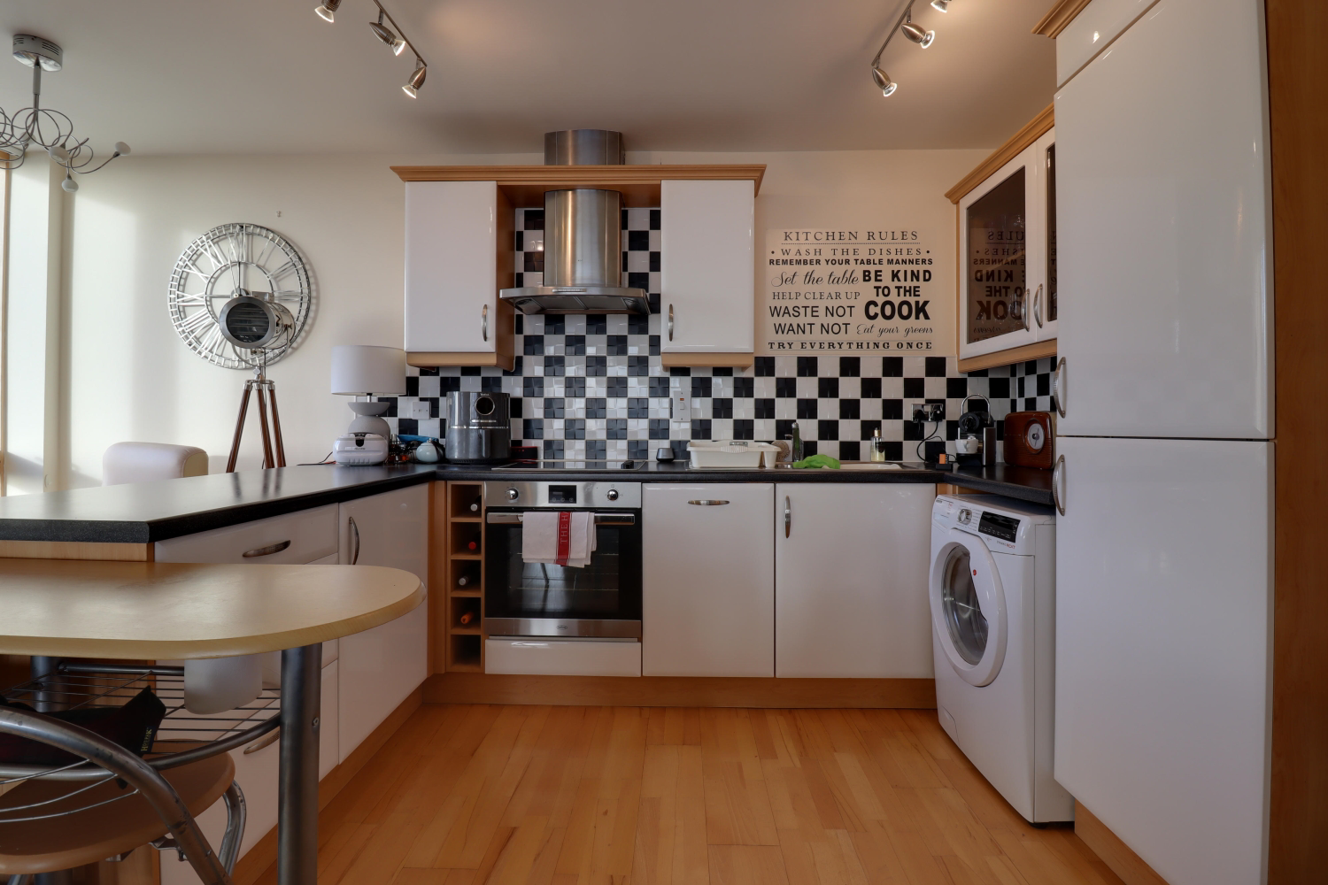 Esplanade House Esplanade, Porthcawl, Mid Glamorgan, CF36, photo 5