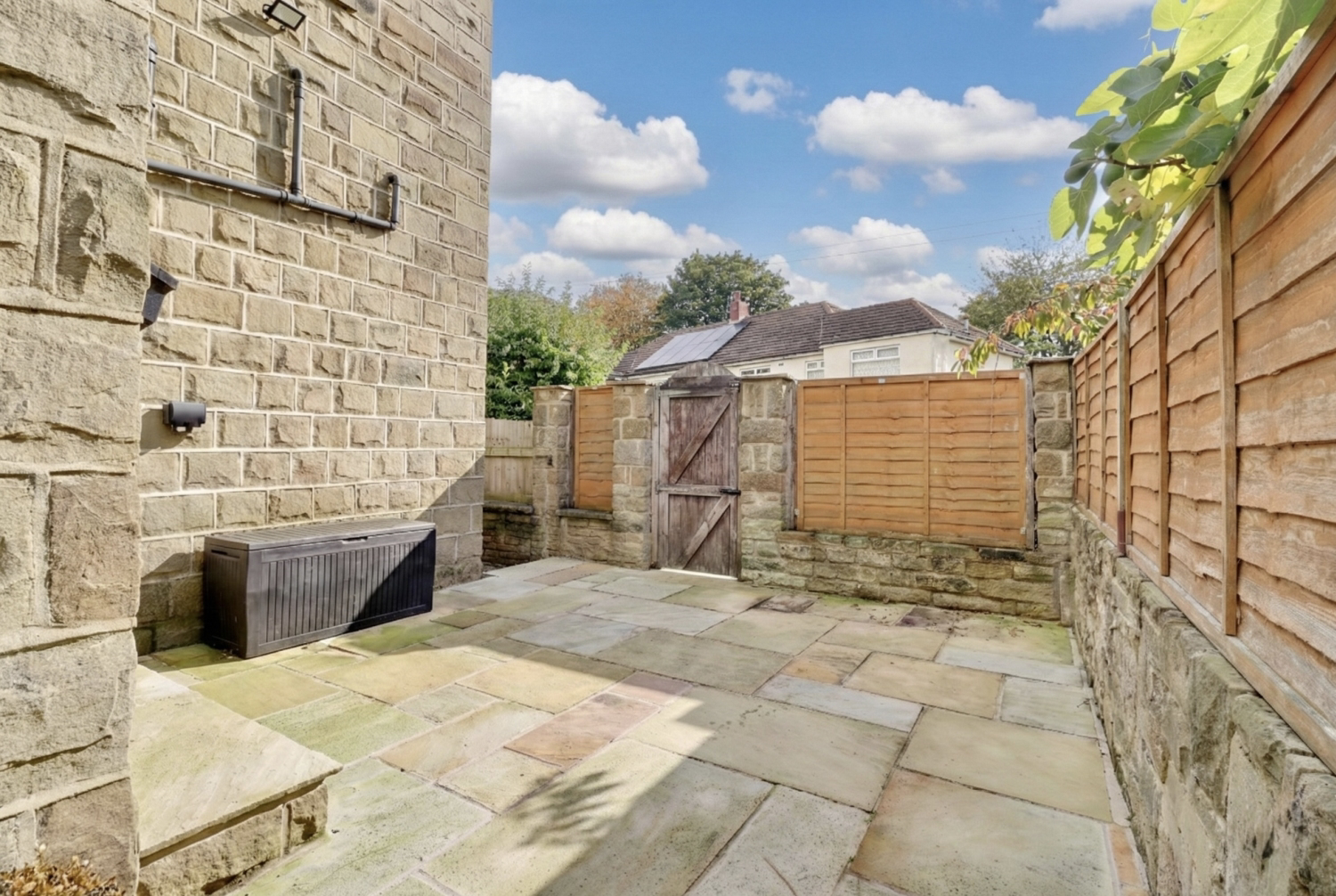 Sunnybank Crescent, Yeadon, Leeds, LS19 7TE, photo 24