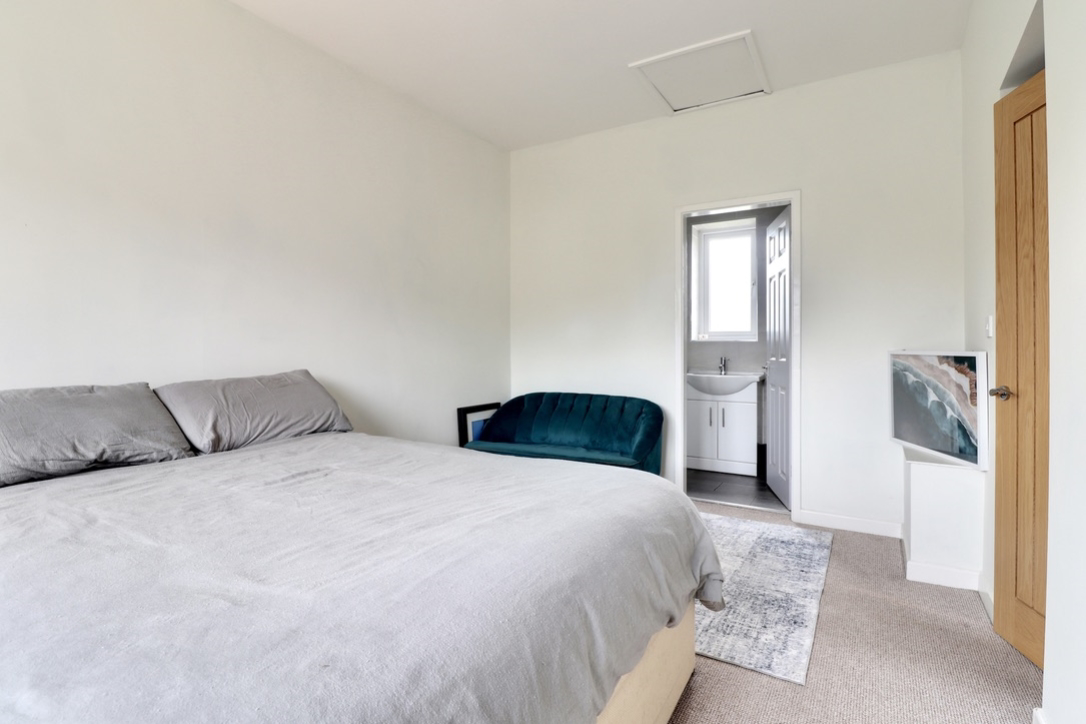 Sunnybank Crescent, Yeadon, Leeds, LS19 7TE, photo 18