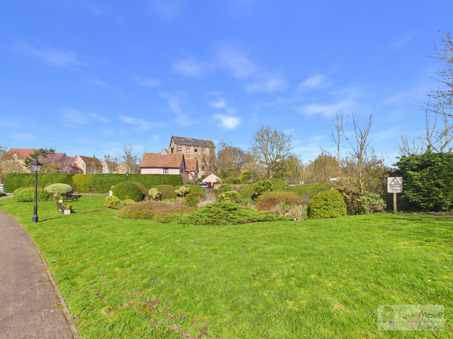 Ship Gardens, Mildenhall, photo 12
