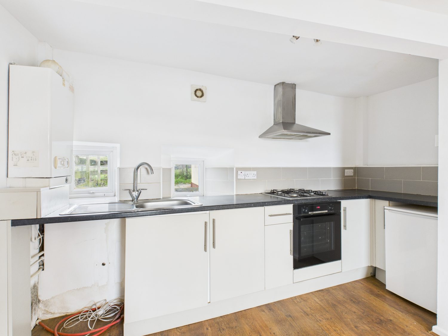 Luzley Cottages Luzley Road, Ashton-under-Lyne, OL69AL, photo 4