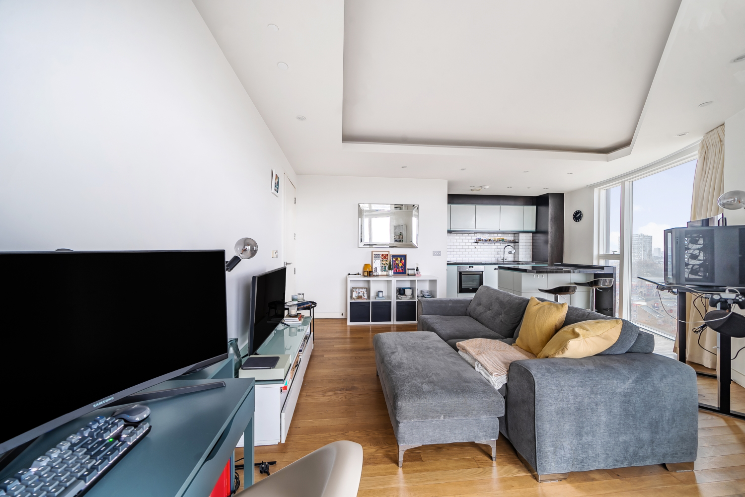 Park Vista Tower, 5 Cobblestone Square, London, E1W, photo 3