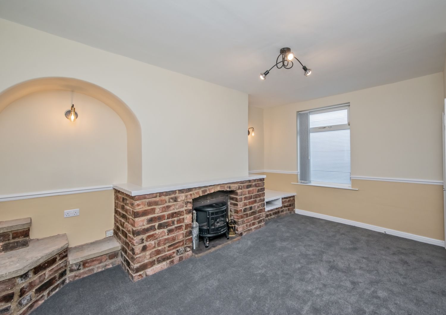 36 Chickenley Lane, Dewsbury, photo 4