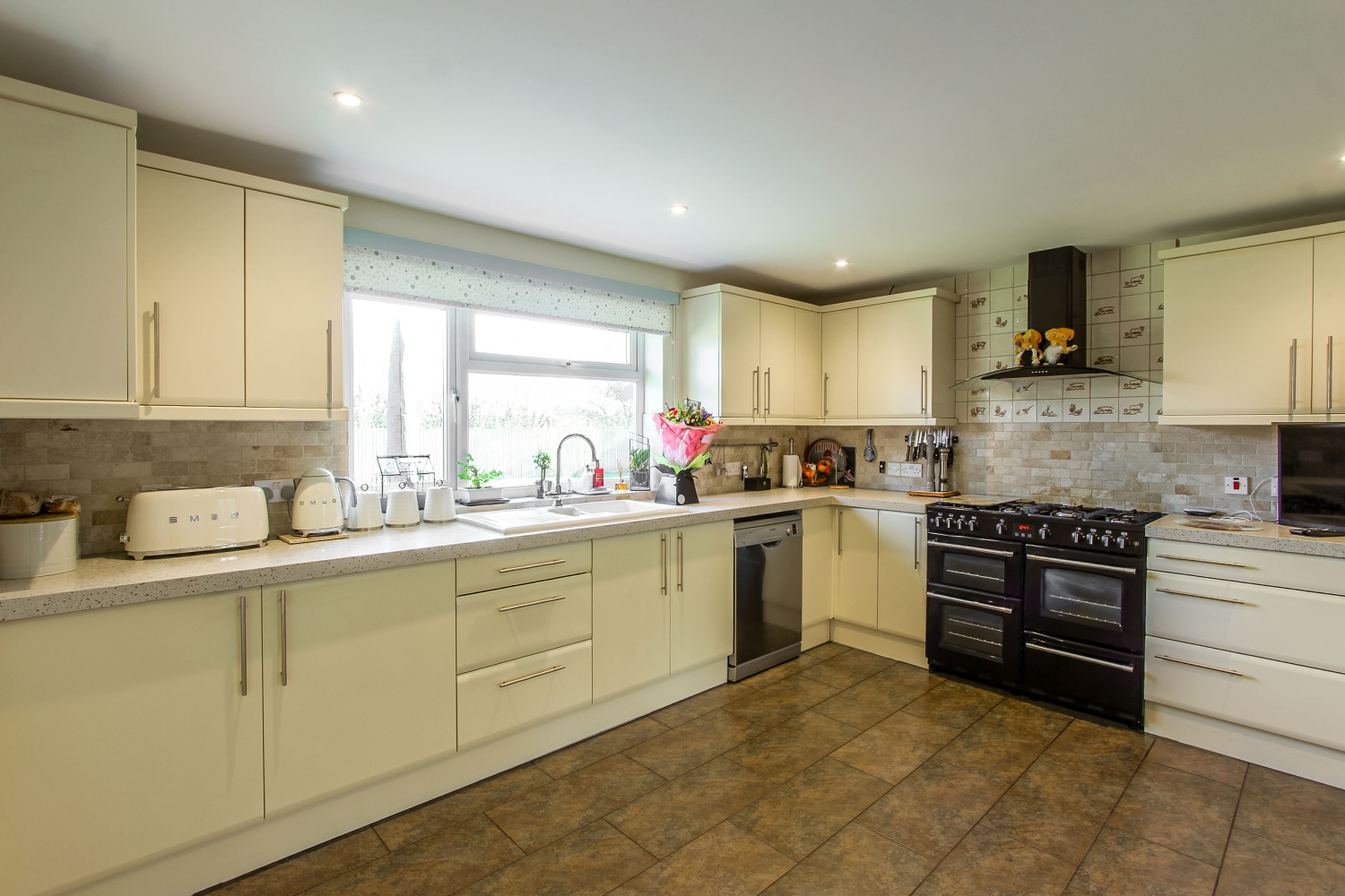 Meadowside Yeovil Road, East Coker, Yeovil, photo 6