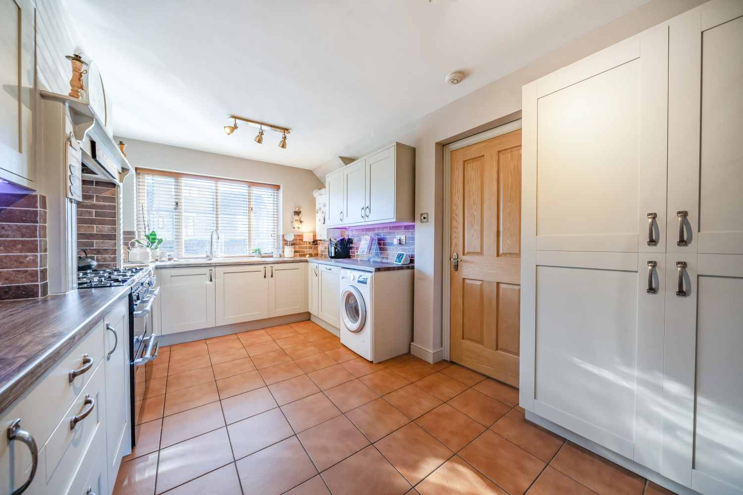 5 FERN LEA, HOLLINGWORTH, HYDE, SK14 8L, photo 3