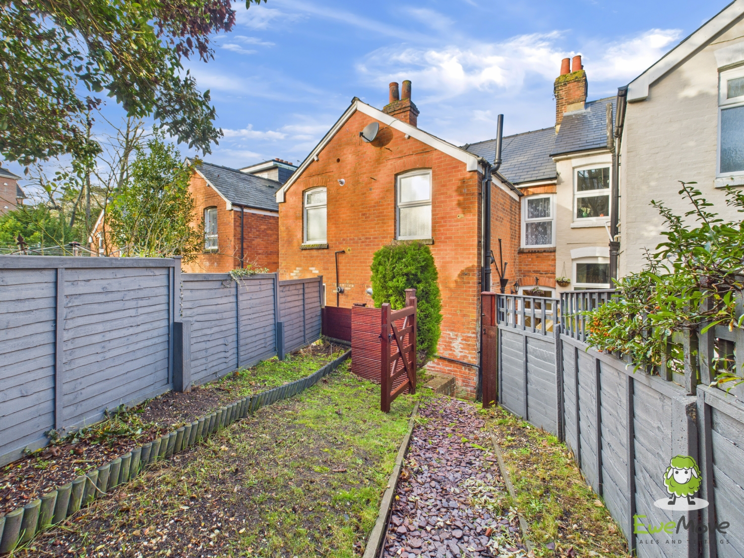 EweMove Basingstoke Estate Agents 78 Winchester Road -Garden 2