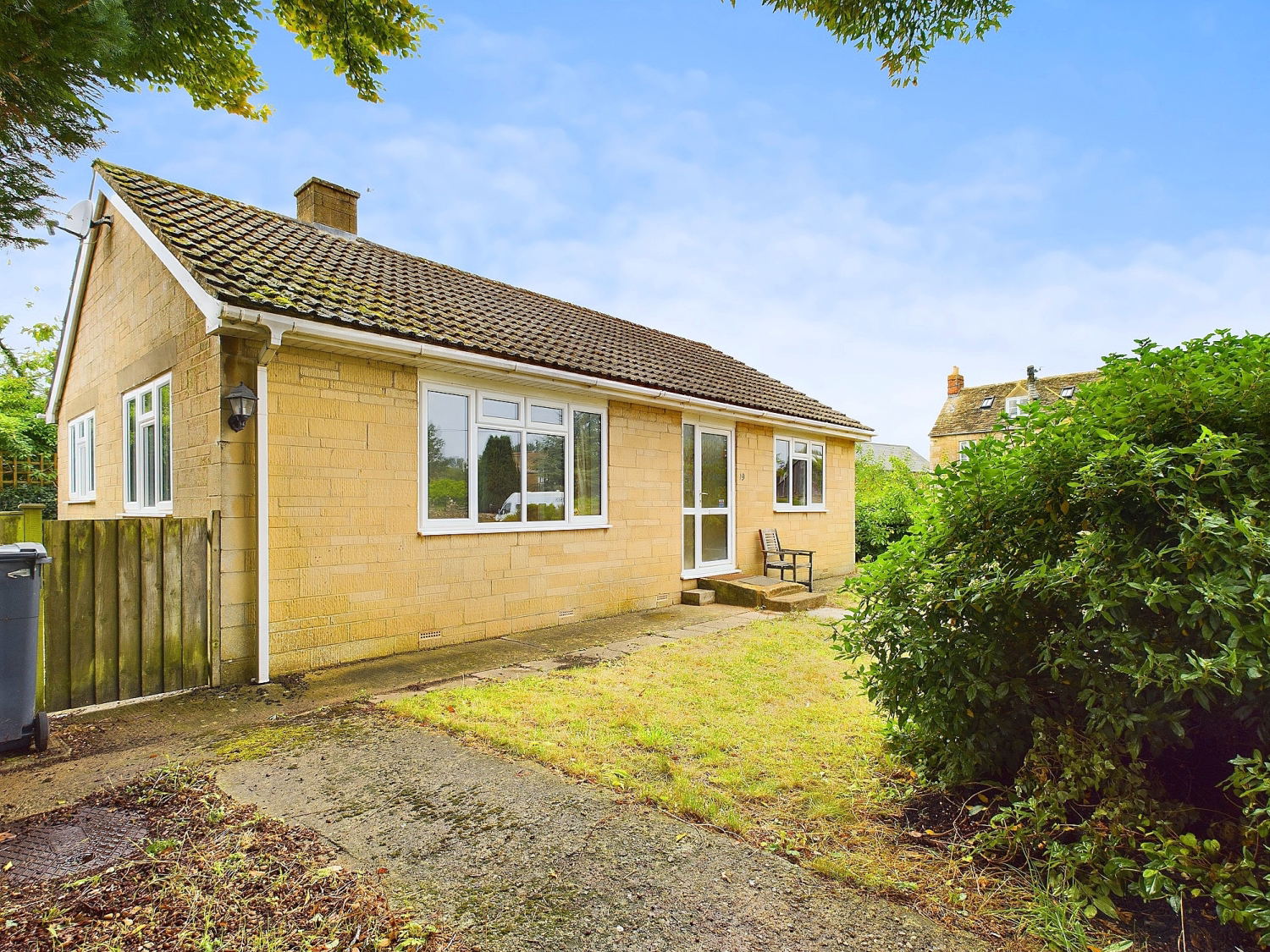 19 WILLOW GROVE, SOUTH CERNEY, CIRENCESTER