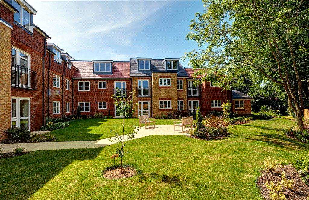134 Great Tattenhams, Epsom KT18 5SF, photo 8