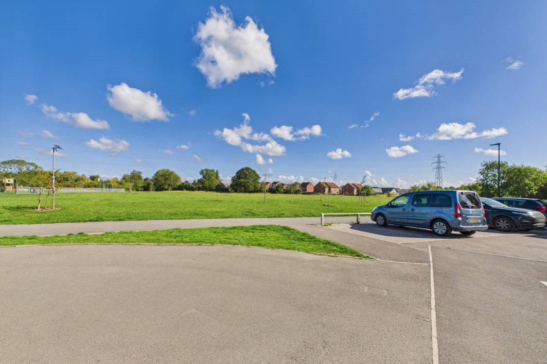 Located at the end of this quiet close that opens up onto this beautiful green space and playpark