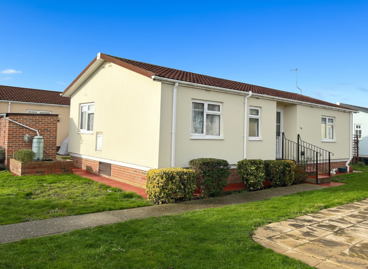 R434 Kings Park, Creek Road, Canvey Island, photo 2
