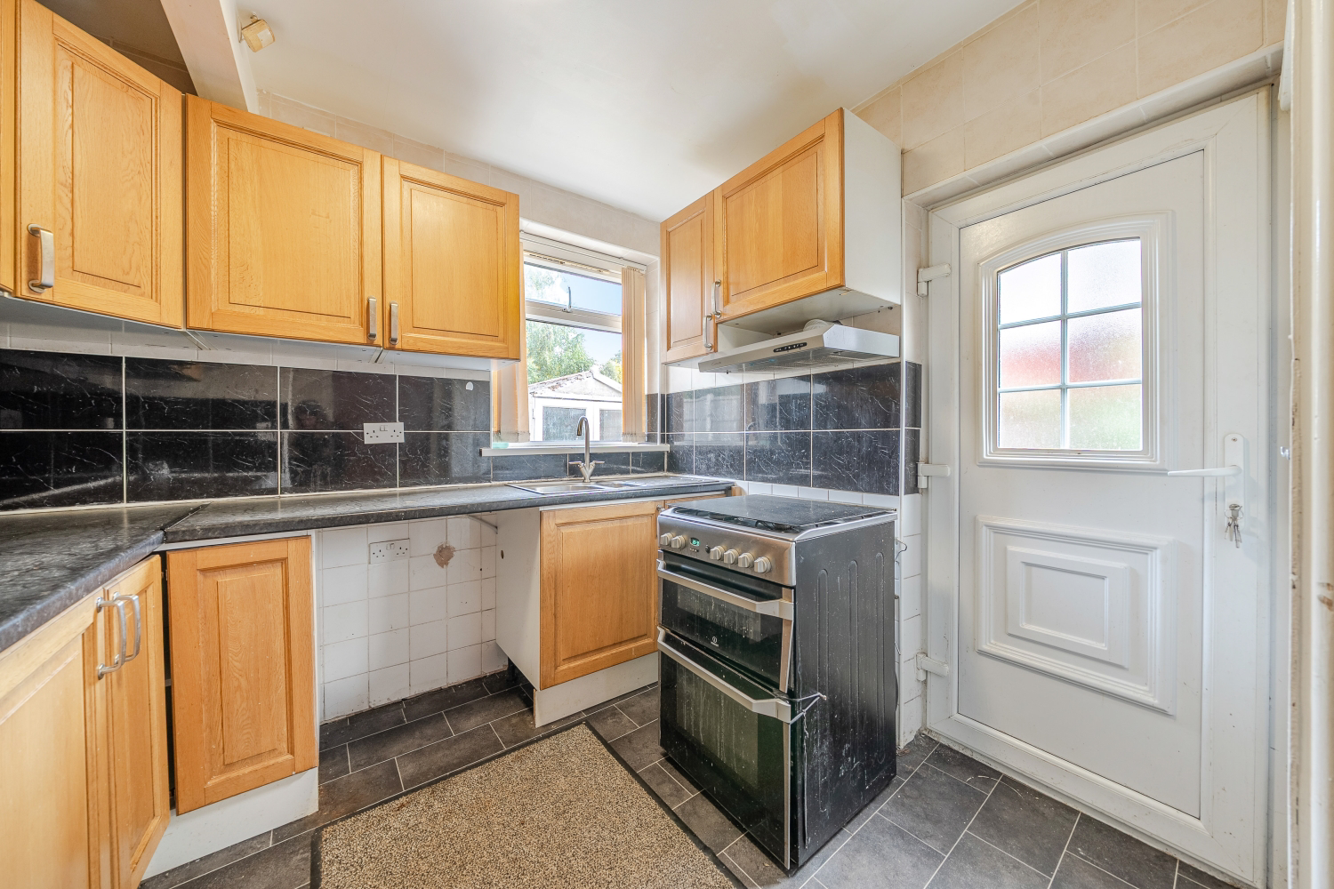 STAINBURN CRESCENT, LEEDS, WEST YORKSHIRE, LS17, photo 6