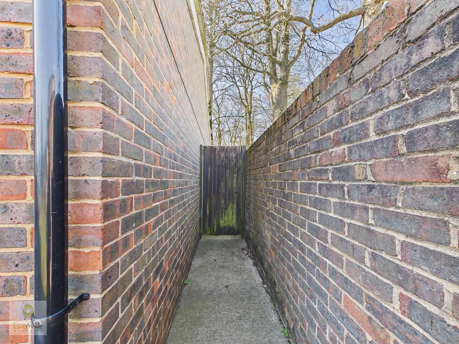 Side Access From Front Into Rear Garden