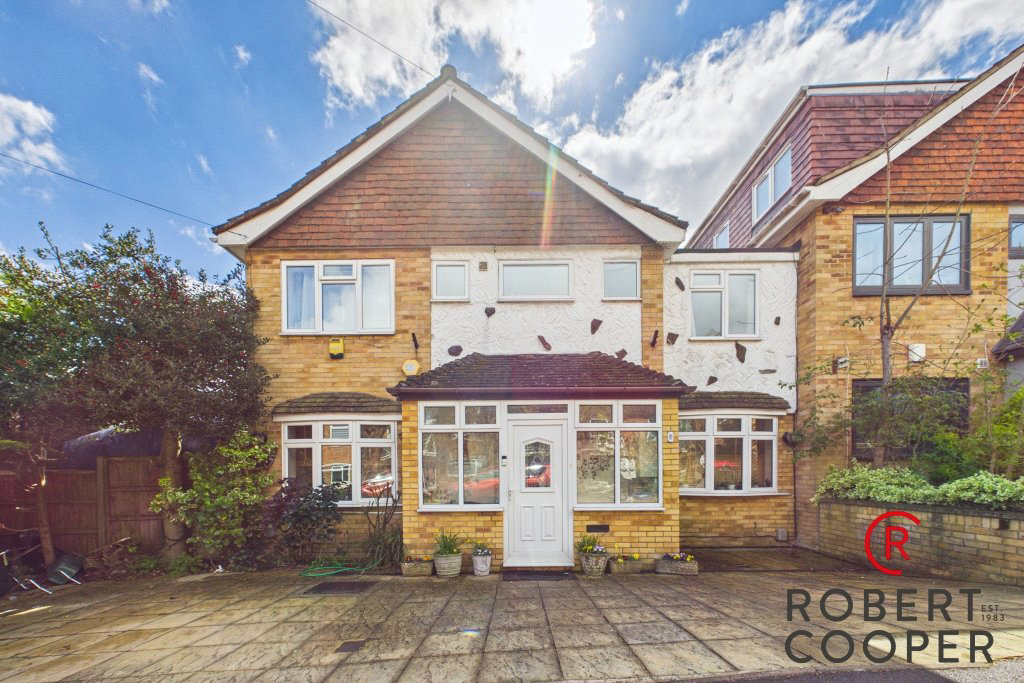 Farmlands, Pinner, HA5