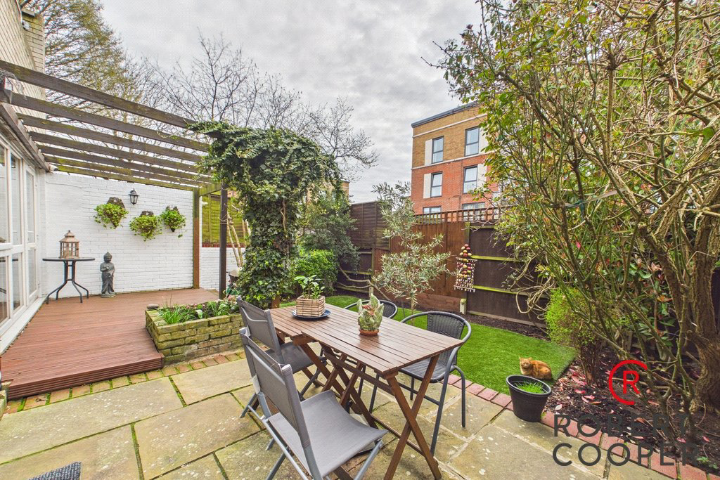 Victoria Road, South Ruislip, HA4, photo 8