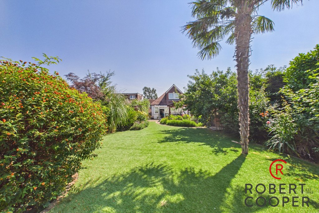 Sylvia Avenue, Hatch End, HA5, photo 8