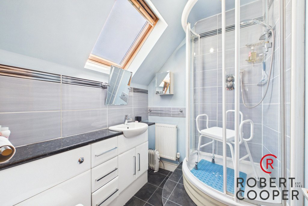 Sylvia Avenue, Hatch End, HA5, photo 12