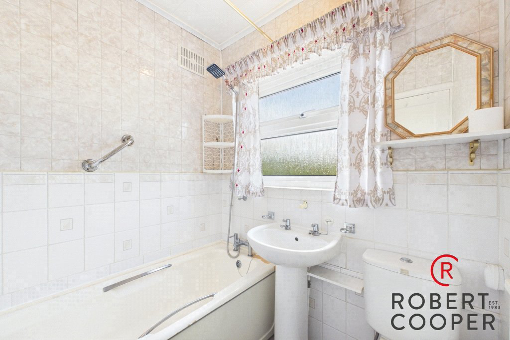 Wentworth Drive, Pinner, HA5, photo 5