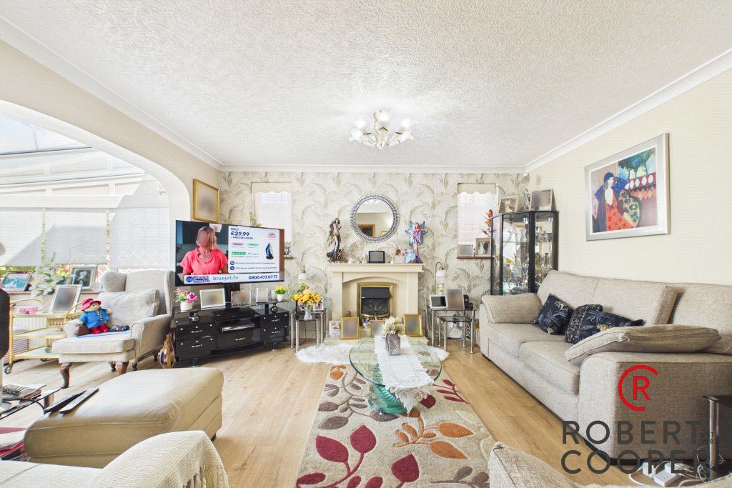 Sylvia Avenue, Hatch End, HA5, photo 2
