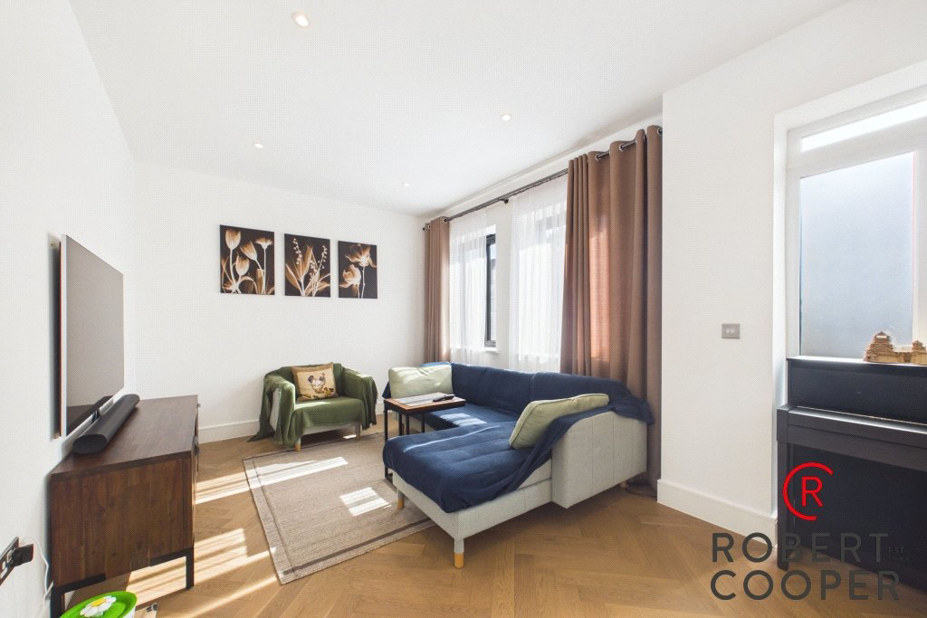 Greycote Place, Ruislip, HA4, photo 2